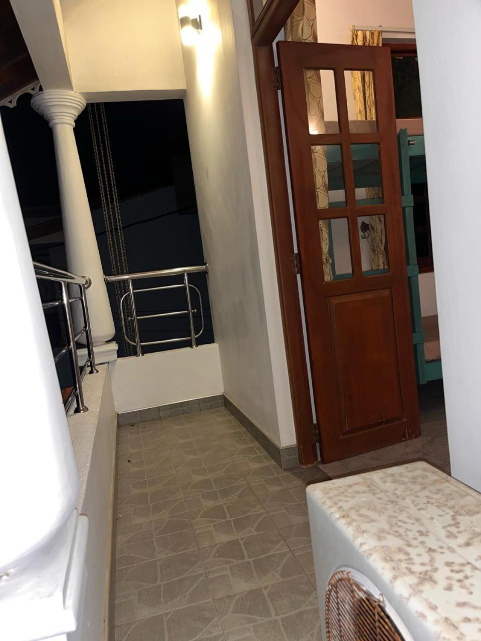 Ceylon Glory Hostel Negombo Bagian luar foto