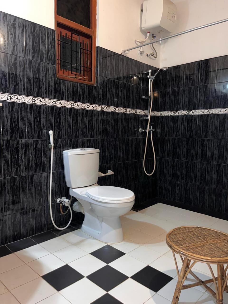 Ceylon Glory Hostel Negombo Bagian luar foto